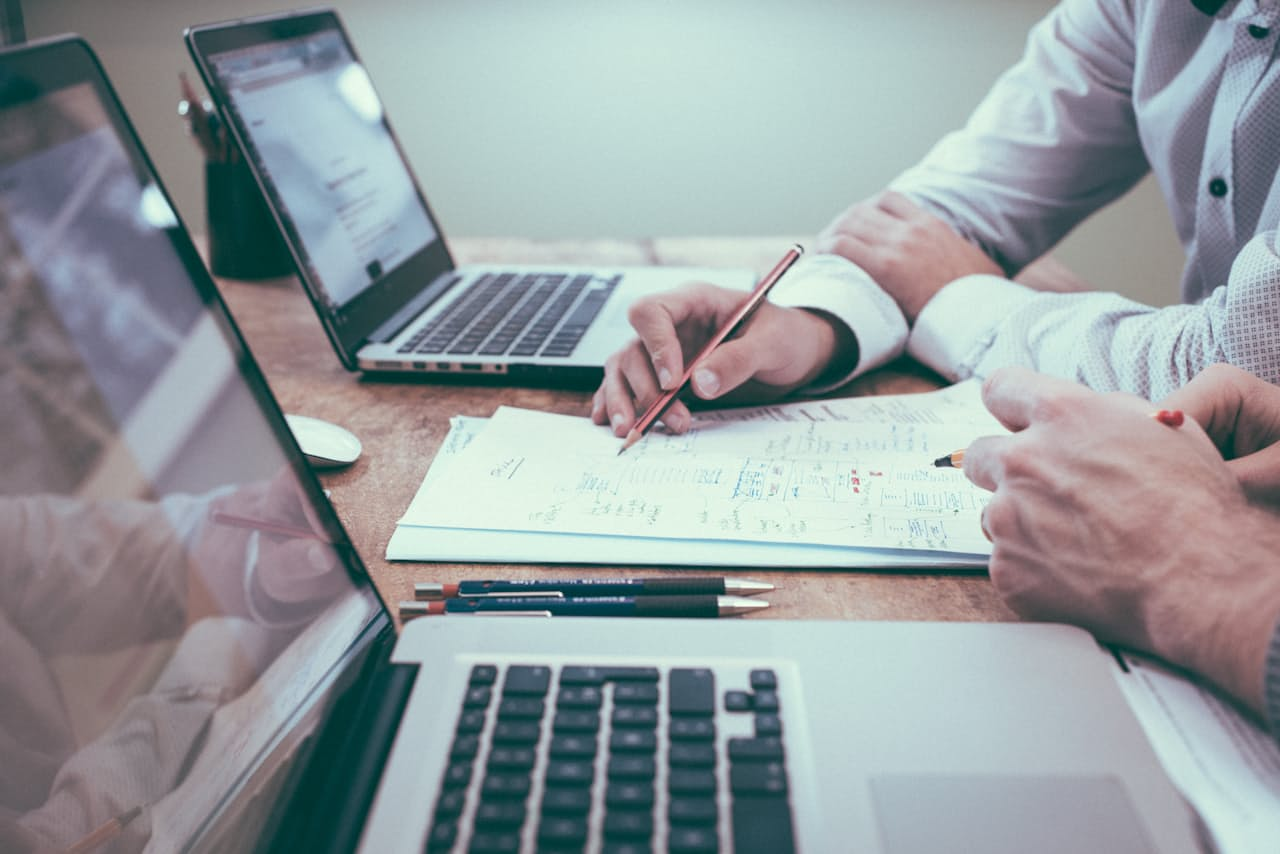 AI Contract Review vs a Lawyer: When to Use Which
